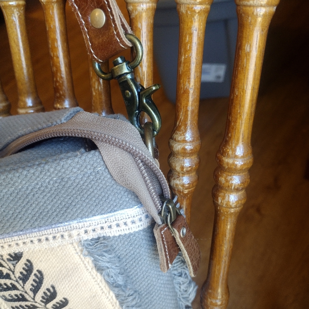 Myra Bag green crossbody purse - Picture 3 of 11